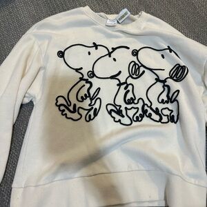 Cream Sweatshirt with Snoopy Design